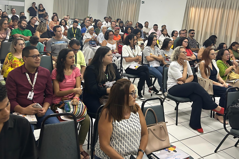 As duas publicações visam proporcionar orientações práticas e teóricas para alunos, professores e toda a comunidade escolar (FOTO: Tdh/Divulgação)