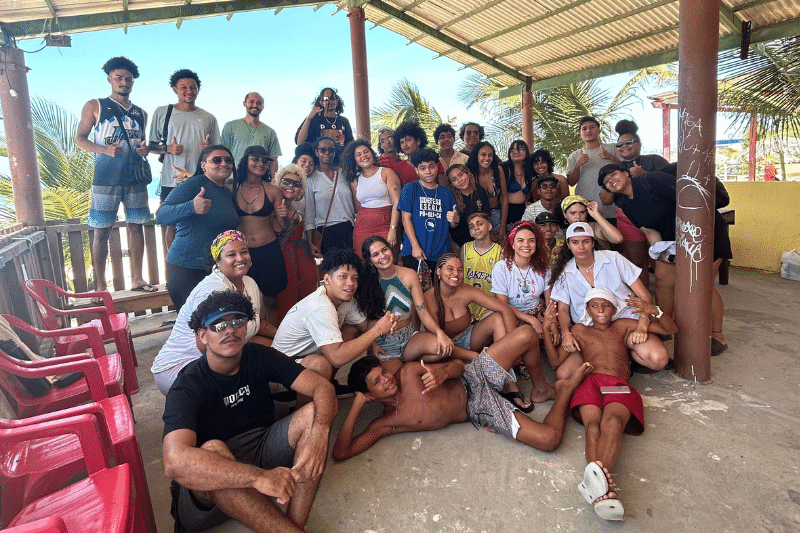 Na praia da Leste, juventude lidera ação ambiental no Dia Mundial de Limpeza de Praias, Rios e Lagoas